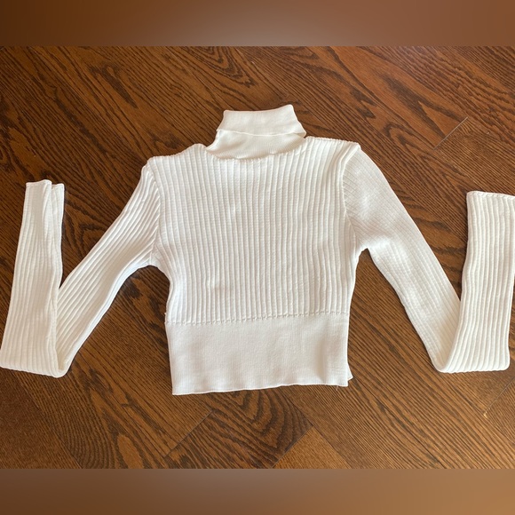 Cropped white turtleneck sweater 
Pretty Littler Thing
Size Smalll - Picture 2 of 3